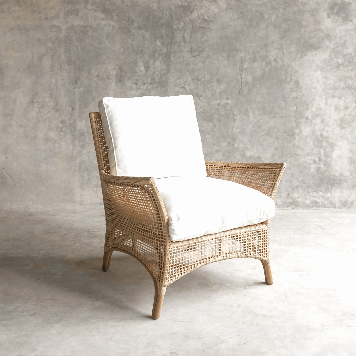 Peel Lounge Chair (Outdoor White Cushion)